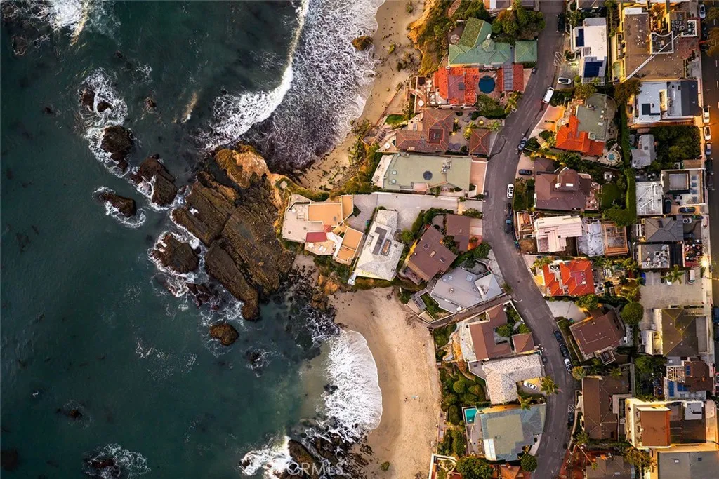 Laguna Beach, California 92651, United States, 4 Bedrooms Bedrooms, ,4 BathroomsBathrooms,Residential,Active,252452