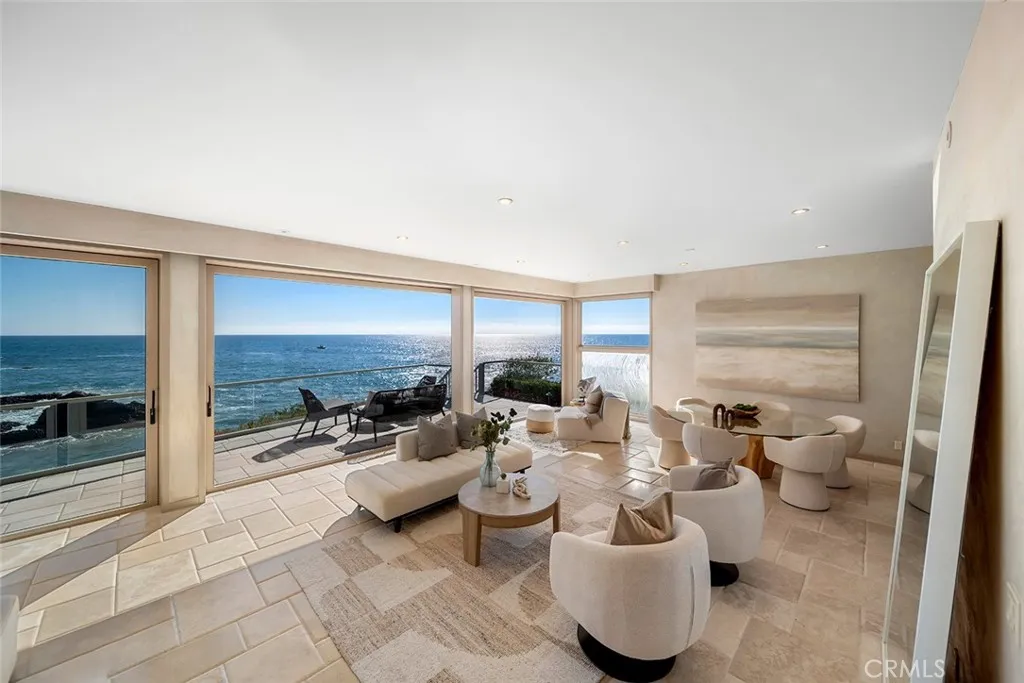 Laguna Beach, California 92651, United States, 4 Bedrooms Bedrooms, ,4 BathroomsBathrooms,Residential,Active,252452