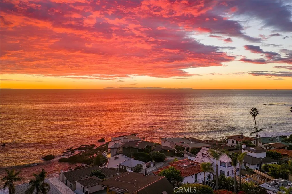 Laguna Beach, California 92651, United States, 4 Bedrooms Bedrooms, ,4 BathroomsBathrooms,Residential,Active,252452