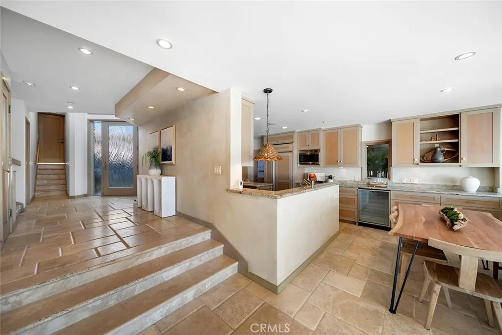 Laguna Beach, California 92651, United States, 4 Bedrooms Bedrooms, ,4 BathroomsBathrooms,Residential,Active,252452