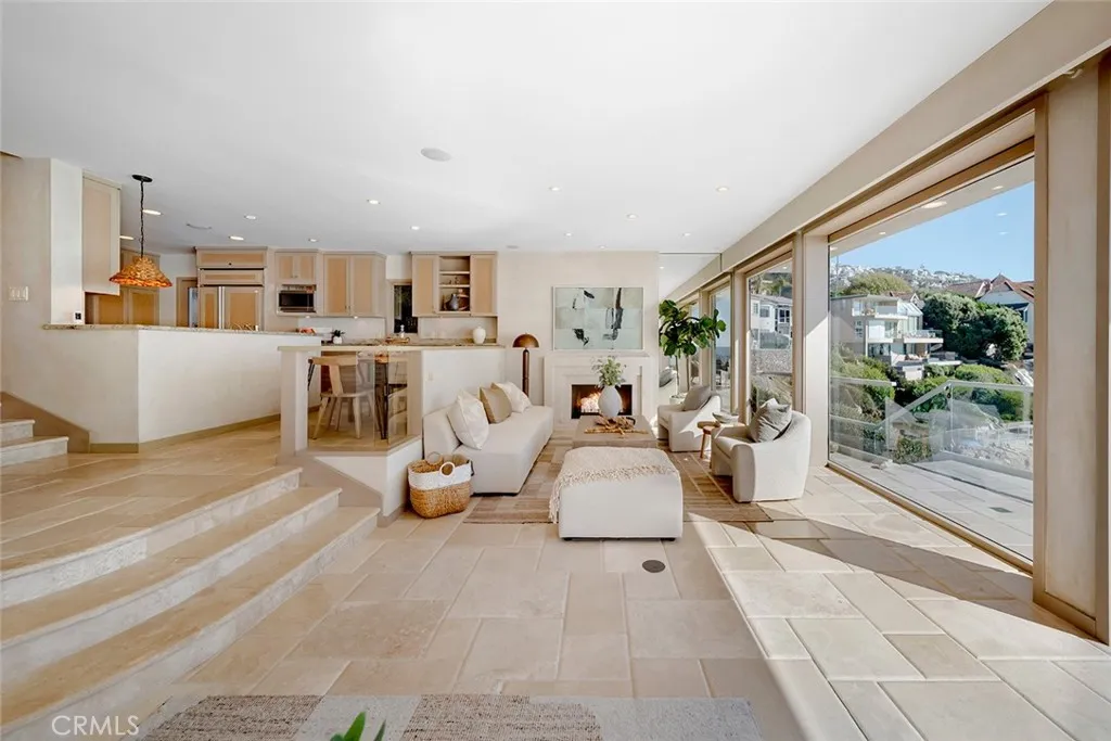 Laguna Beach, California 92651, United States, 4 Bedrooms Bedrooms, ,4 BathroomsBathrooms,Residential,Active,252452