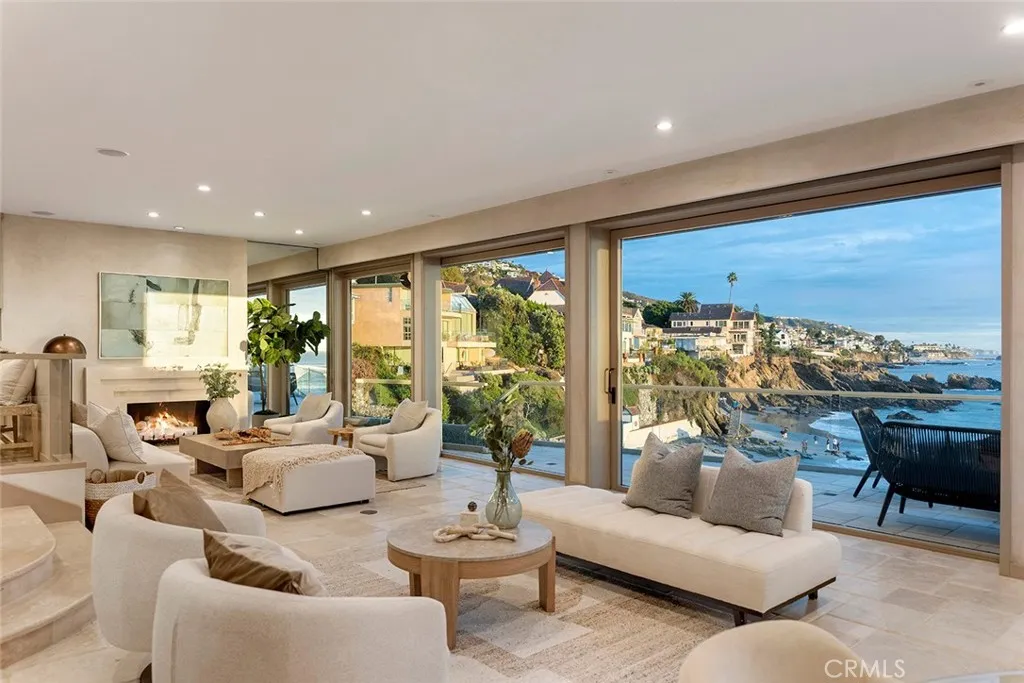 Laguna Beach, California 92651, United States, 4 Bedrooms Bedrooms, ,4 BathroomsBathrooms,Residential,Active,252452