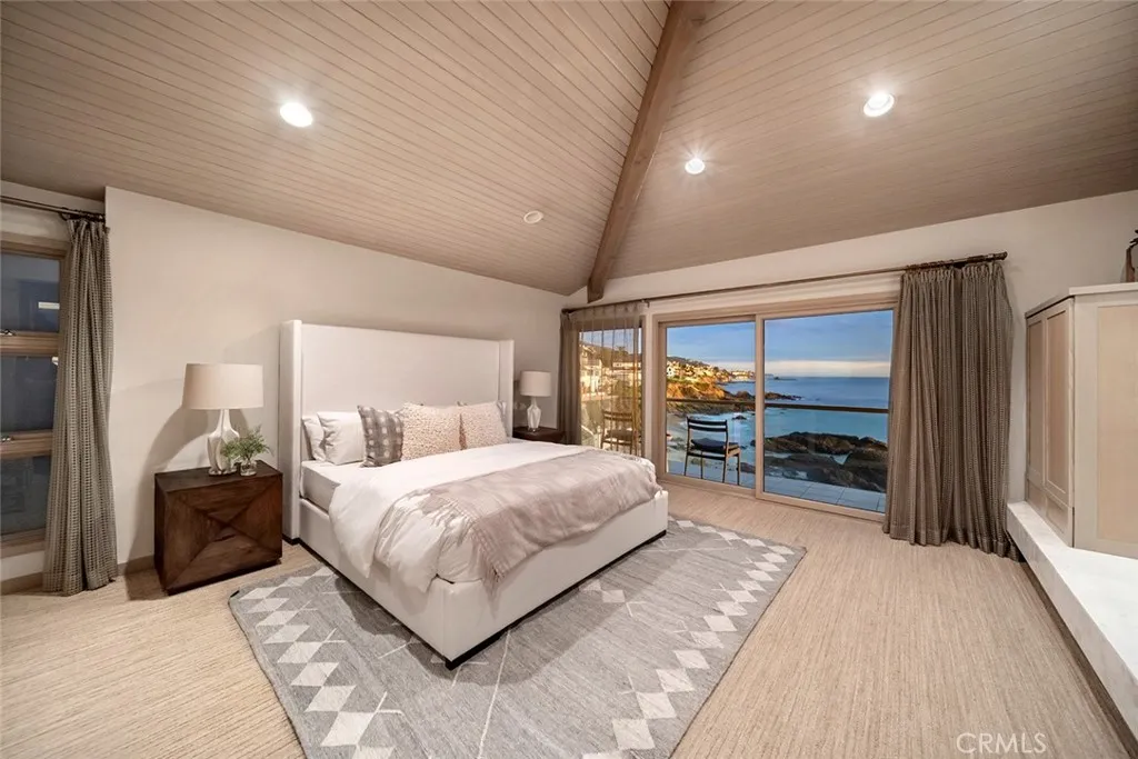 Laguna Beach, California 92651, United States, 4 Bedrooms Bedrooms, ,4 BathroomsBathrooms,Residential,Active,252452