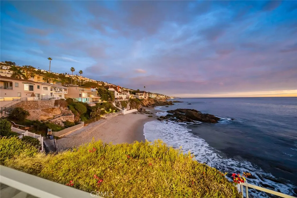 Laguna Beach, California 92651, United States, 4 Bedrooms Bedrooms, ,4 BathroomsBathrooms,Residential,Active,252452