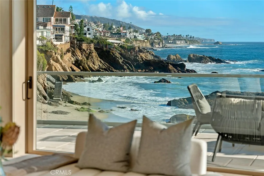 Laguna Beach, California 92651, United States, 4 Bedrooms Bedrooms, ,4 BathroomsBathrooms,Residential,Active,252452