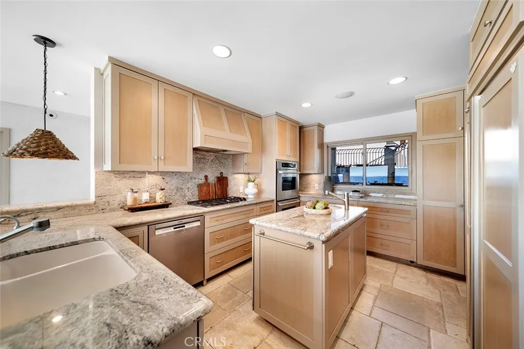 Laguna Beach, California 92651, United States, 4 Bedrooms Bedrooms, ,4 BathroomsBathrooms,Residential,Active,252452