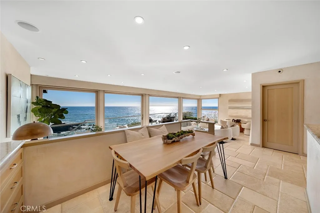 Laguna Beach, California 92651, United States, 4 Bedrooms Bedrooms, ,4 BathroomsBathrooms,Residential,Active,252452