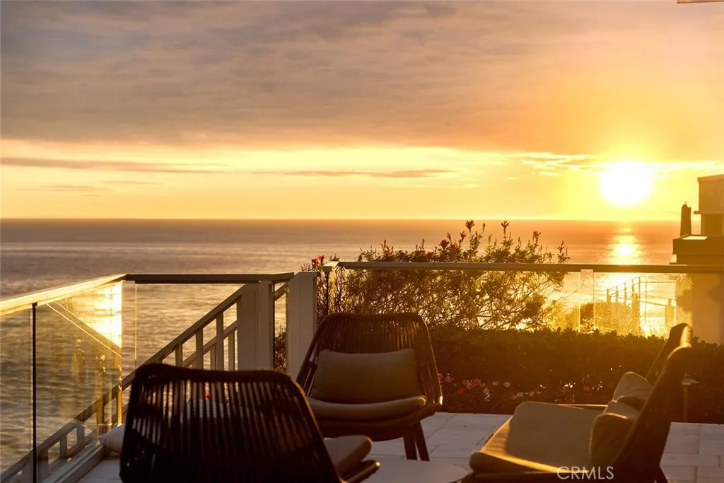 Laguna Beach, California 92651, United States, 4 Bedrooms Bedrooms, ,4 BathroomsBathrooms,Residential,Active,252452