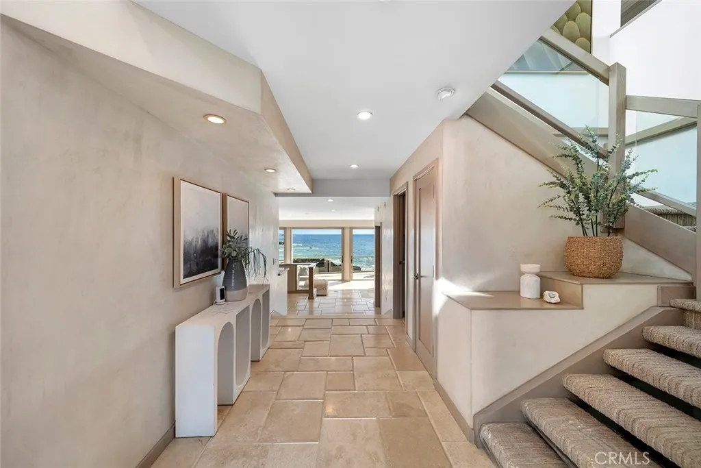 Laguna Beach, California 92651, United States, 4 Bedrooms Bedrooms, ,4 BathroomsBathrooms,Residential,Active,252452