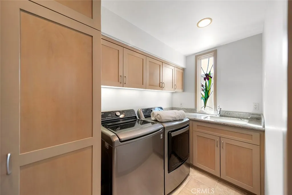 Laguna Beach, California 92651, United States, 4 Bedrooms Bedrooms, ,4 BathroomsBathrooms,Residential,Active,252452