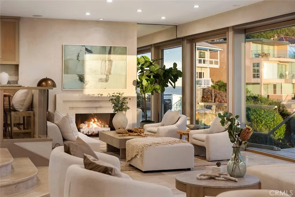 Laguna Beach, California 92651, United States, 4 Bedrooms Bedrooms, ,4 BathroomsBathrooms,Residential,Active,252452