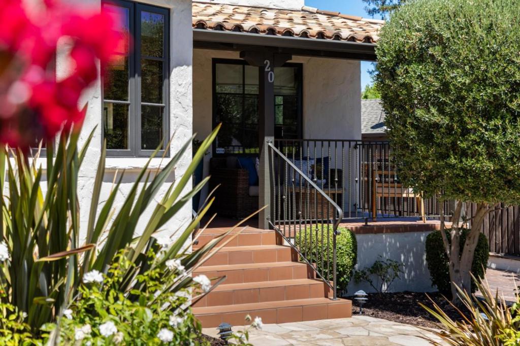 20 Mariposa Avenue
