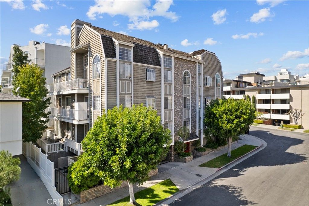 Photo of 1601 Hilts Avenue #3, Los Angeles, CA 90024 (MLS # WS25246332)