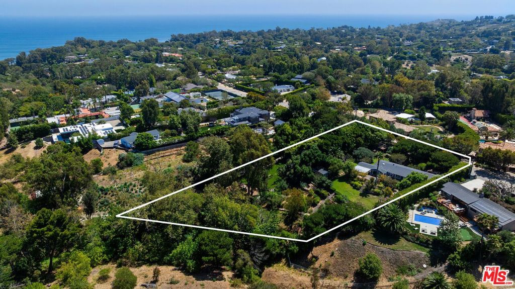 Photo of 6644 Wildlife Road, Malibu, CA 90265 (MLS # 26867743)