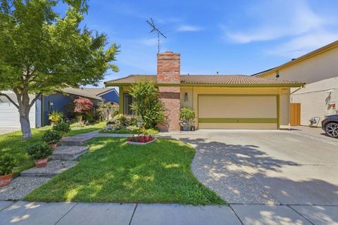 Photo of 33986 Capulet Circle, Fremont, CA 94555 (MLS # ML82045150)