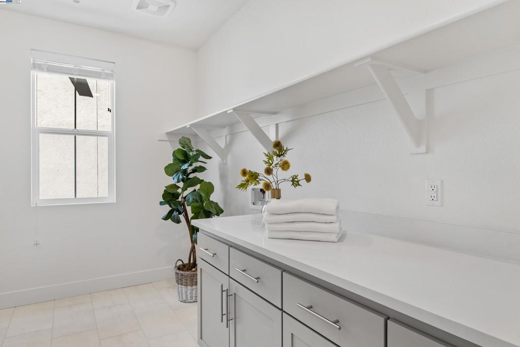 BRIDEWAY - Residential