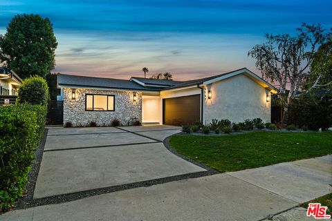 Photo of 5157 Woodley Avenue, Encino, CA 91436 (MLS # 26640617)