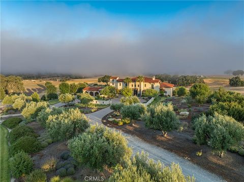 Photo of 3030 Templeton Rd, Templeton, CA 93465 (MLS # NS25155985)