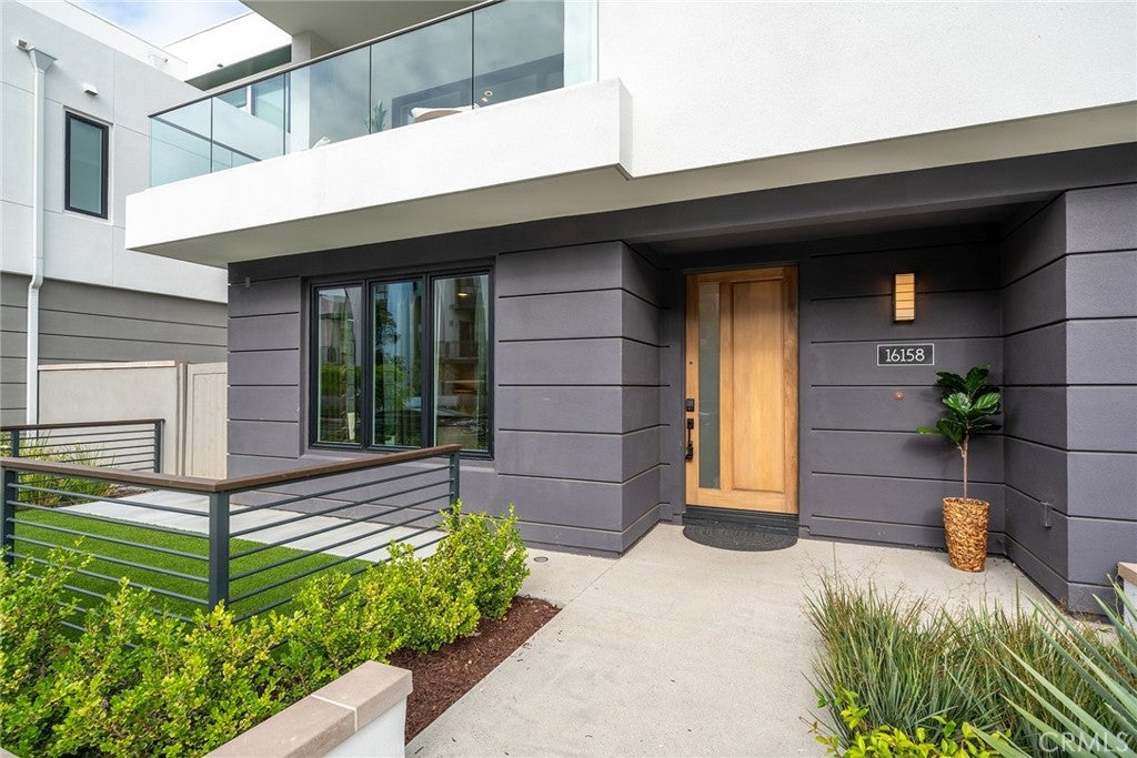 16158 Veterans Way