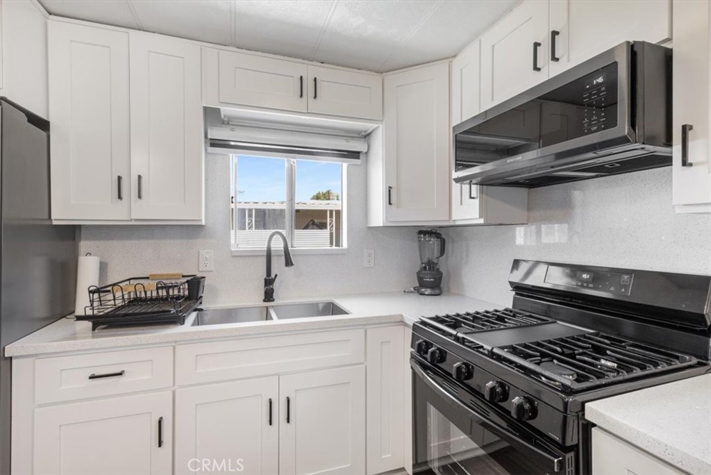 Welcome to your dream home! This beautifully remodeled 2-bedroom, 2-bath residence is nestled in a peaceful and well-maintained family park—offering both comfort and convenience.
Located within walking distance of top-rated local schools and a nearby hospital, this home is perfect for families seeking a safe and quiet neighborhood to call their own.
Inside, you'll find modern updates throughout, including stylish finishes, upgraded fixtures, and an open-concept layout ideal for everyday living and entertaining. The spacious bedrooms provide ample room for rest and relaxation, while both bathrooms have been tastefully renovated for a fresh, contemporary feel.
Enjoy the tranquility of this serene community, where kids can play safely and neighbors become friends.