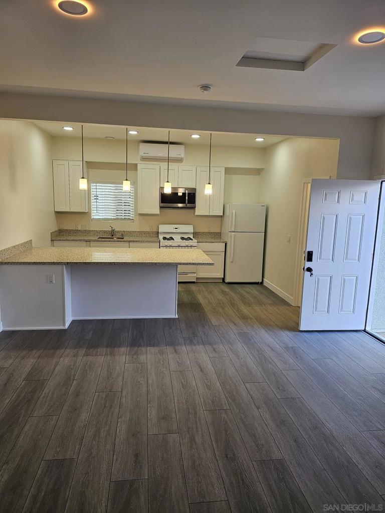 Modern Studio for Rent. Spacious and beautiful finished studio with oversized kitchen & Bathroom located behind the National City Golf Course. Includes in unit washer & dryer and off-street parking. Ideal for singles or couples - close to shopping, schools, freeway, and more. This is a must see opportunity for affordable luxury in a great area.
