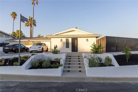 Photo of 20551 Rhoda Street, Woodland Hills, CA 91367 (MLS # SR25200715)