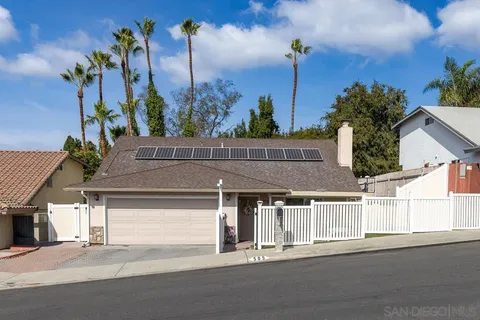 595 Copper Dr., Vista, CA 92083 - MLS#: 250043567SD