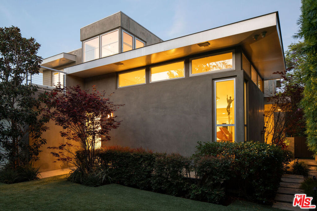 700 El Medio Avenue