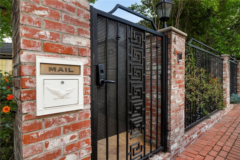 4428 Saugus Avenue