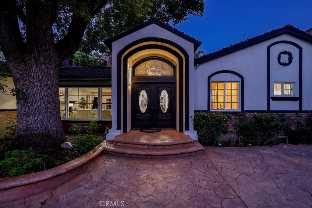 Photo of 4428 Saugus Avenue, Sherman Oaks, CA 91403 (MLS # BB26077477)