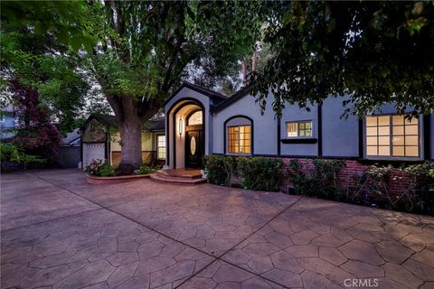 Photo of 4428 Saugus Avenue, Sherman Oaks, CA 91403 (MLS # BB26077477)