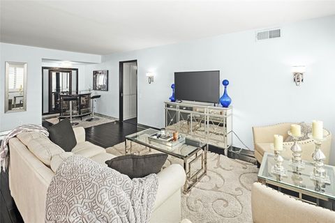 Photo of 1121 N Olive Drive #209, West Hollywood, CA 90069 (MLS # PW25186659) Photo of 1121 N Olive Drive #209, West Hollywood, CA 90069 (MLS # PW25186659)