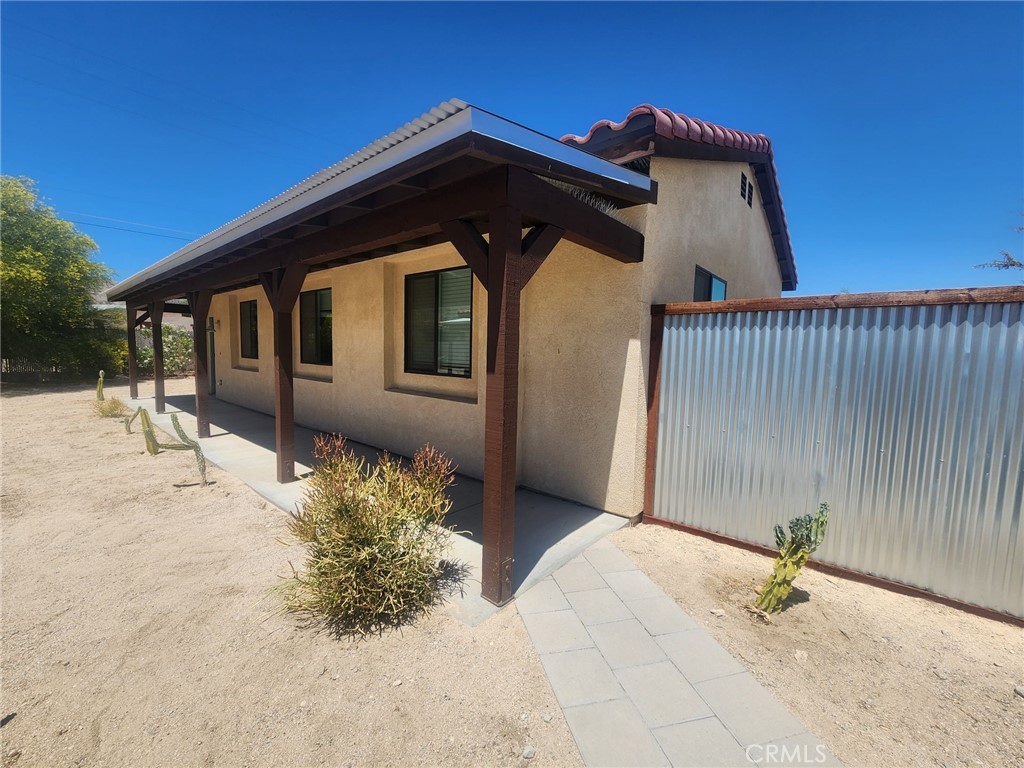 Fully Furnished Newer architectural style Western Adobe on National Park
Newer architectural style Western Adobe on National Park
-Water, Trash and Propane paid
-Raised 9' ceilings
-spacious one-bedroom
-large living room
-bonus room
-Full size laundry equipment in the unit
-Dishwasher
-spotless black stainless steel kitchen appliances
-solid surface floors
-single car garage
-private, fenced courtyard with an outdoor shower
-mini split-ductless heating and cooling system