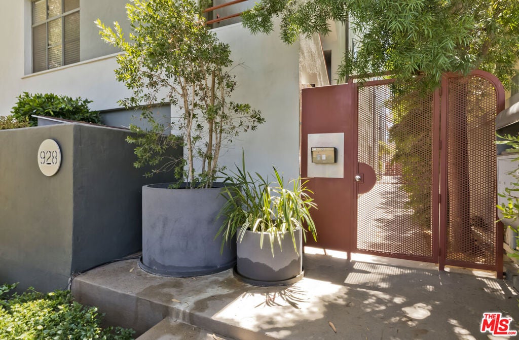 928 7th Street