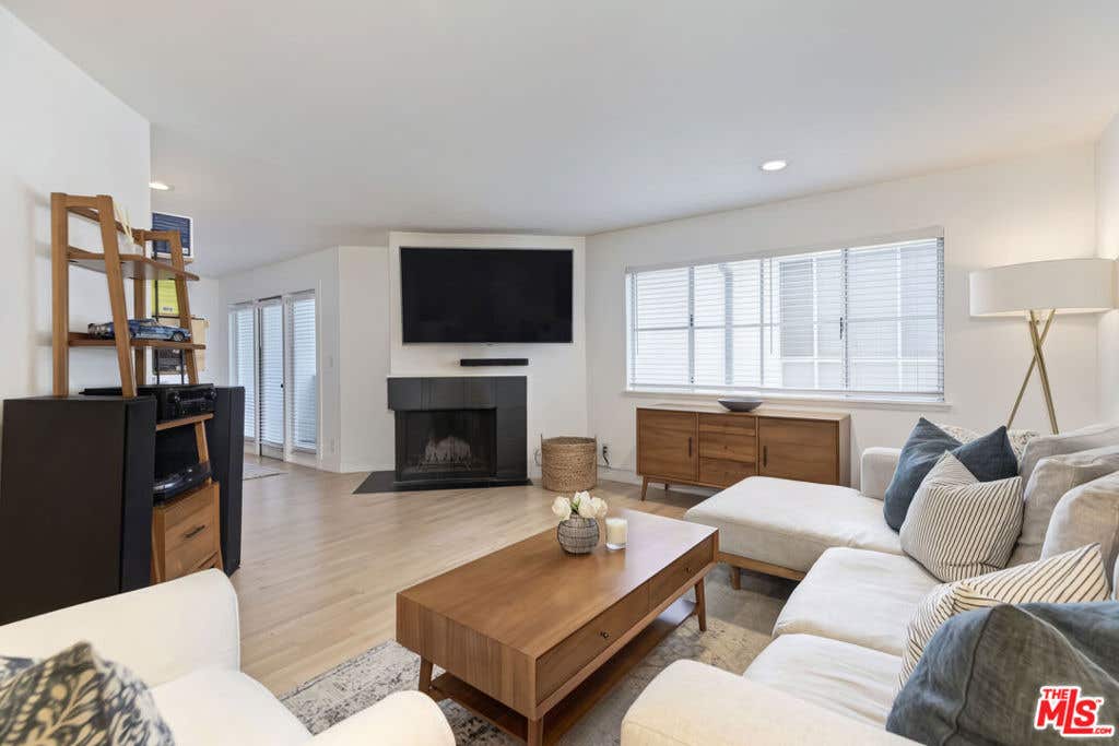 Photo of 928 7th Street #3, Santa Monica, CA 90403 (MLS # 26863077)