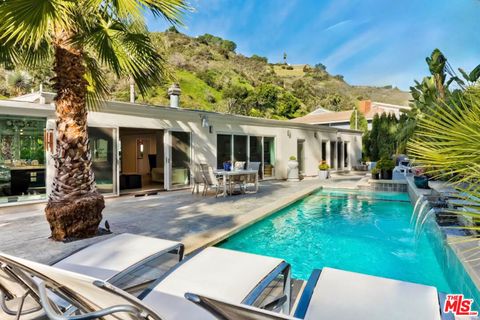 Photo of 1514 San Ysidro Drive, Beverly Hills, CA 90210 (MLS # 26654189)