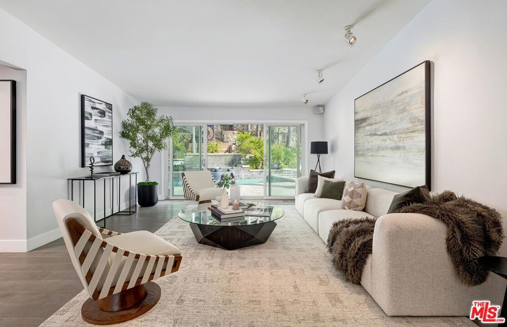 Photo of 1514 San Ysidro Drive, Beverly Hills, CA 90210 (MLS # 26654189)