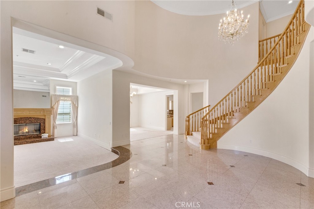 134 E Las Flores Ave