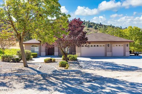 Photo of 26450 Cumberland Road, Tehachapi, CA 93561 (MLS # V1-35538)