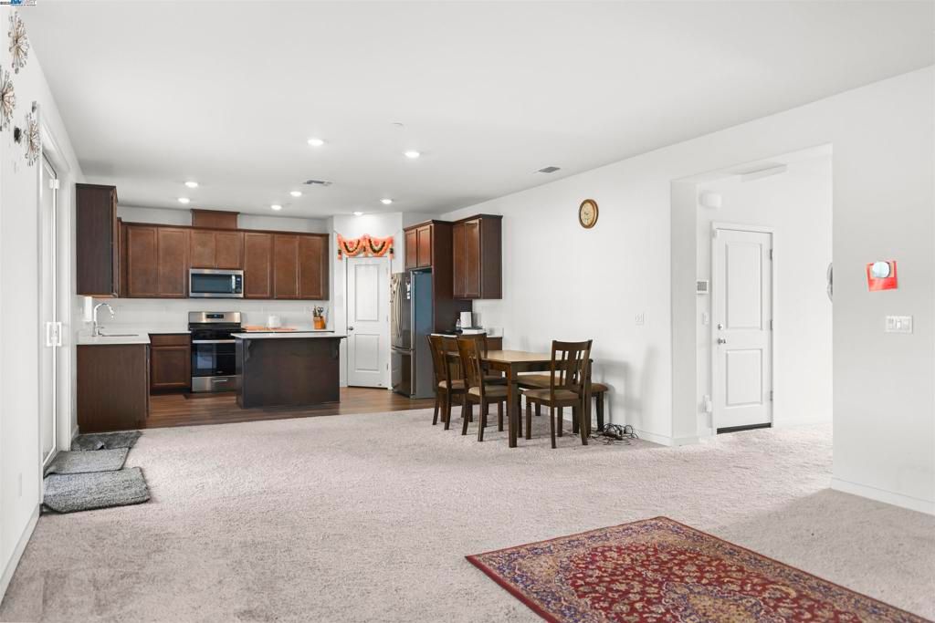 Photo of 9620 Mason Trails Rd Rd, Roseville, CA 95747 (MLS # 41112709)