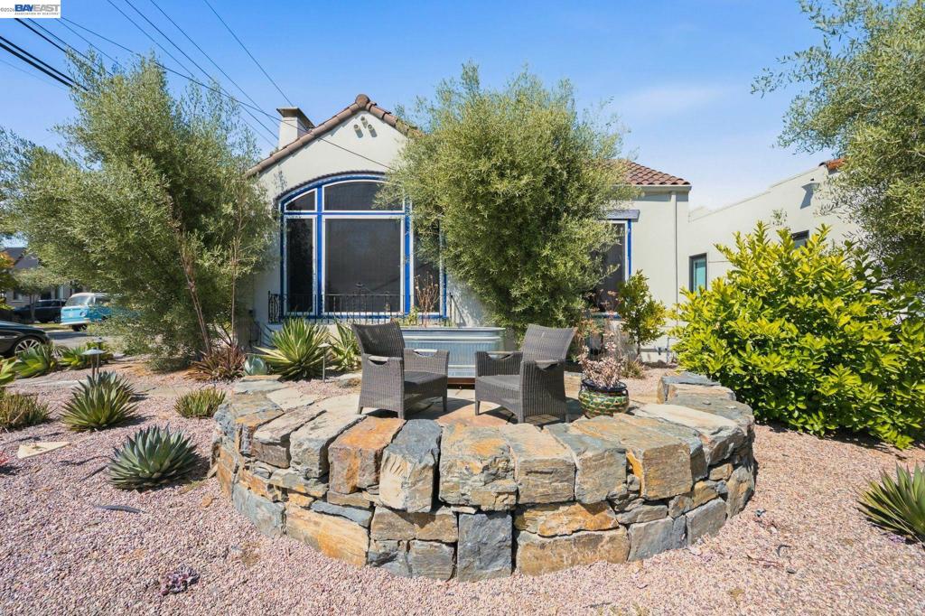 1800 Versailles Ave
