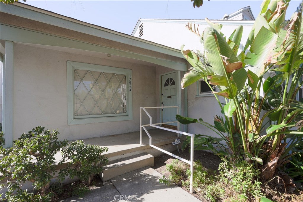 17062 San Fernando Mission Boulevard