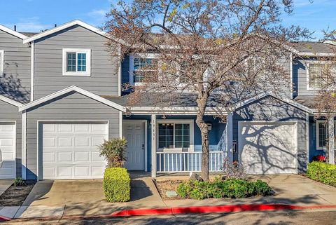 Photo of 19631 Medford Cir #4, Hayward, CA 94541 (MLS # 41121454)