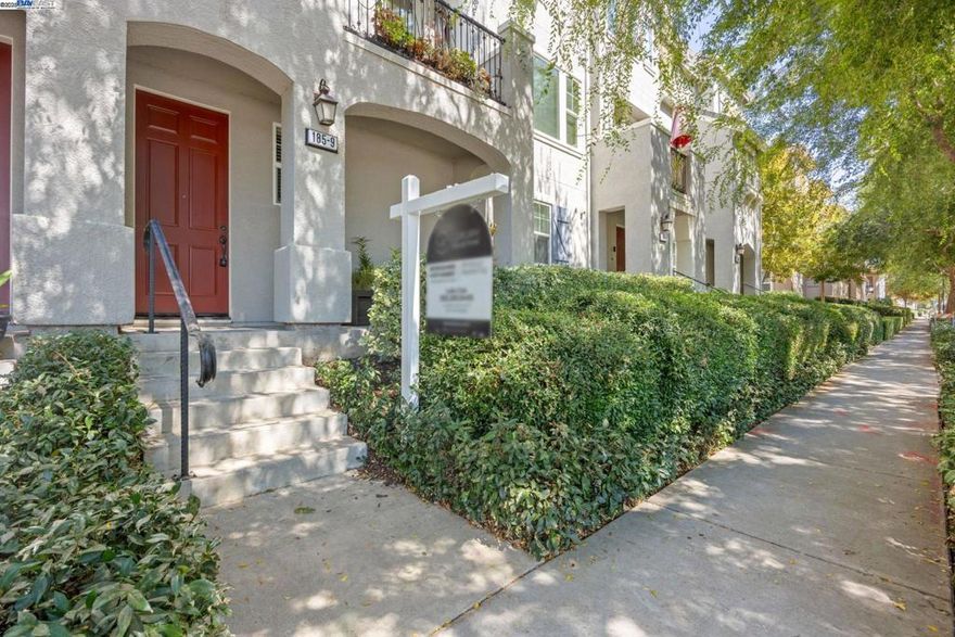 Cute, Cute, Cute, ready for you to move right in and enjoy this home.  Neutral  decor, hardwood flooring, granite counter tops, stainless steel appliances, tile floor in kitchen and bathrooms, ceiling fans in every room.  Inside laundry room with Washer/Dryer.  Enjoy the fact that there is no yard so nothing to do here but enjoy life!!  Enjoy all the amenities the HOA offers, pool, spa, fitness center, club house, playground, BBQ area Why Live ANYWHERE Else??  - The Simple Life awaits you!! Close to freeway access, shopping, Costco and parks and trails.  The Good Life!!