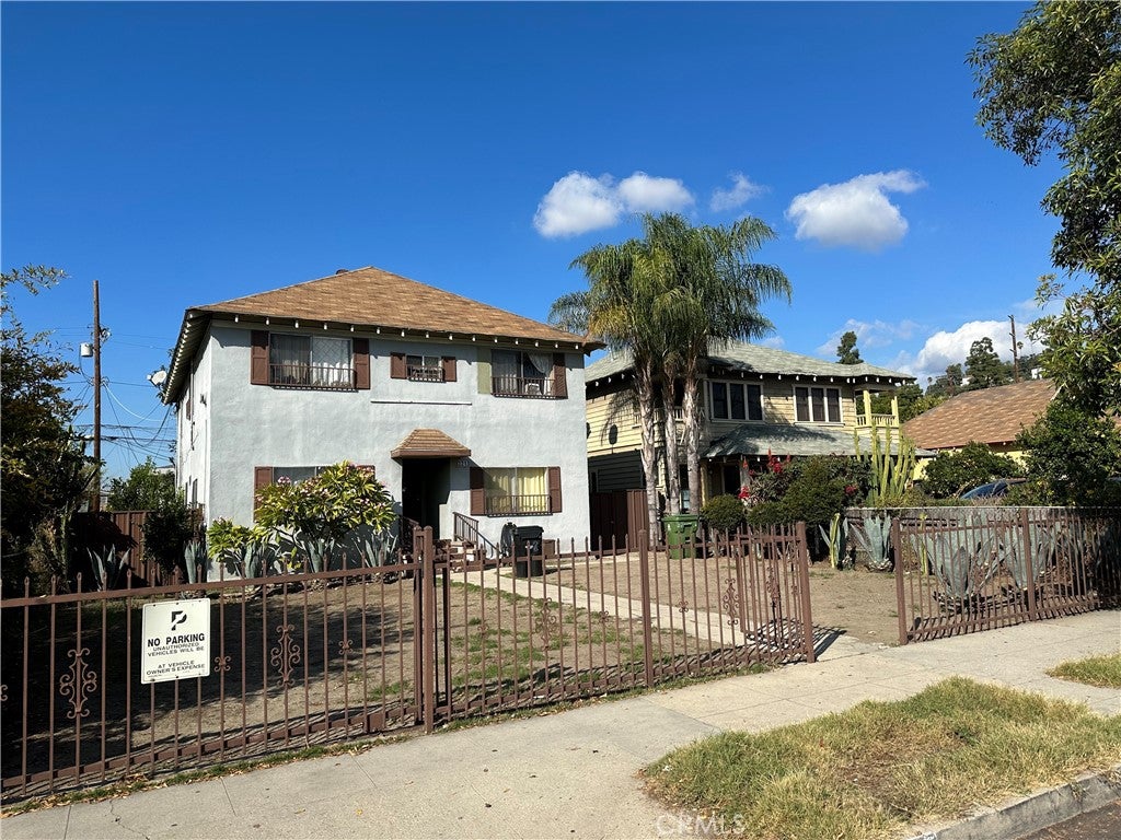 3213 Huron