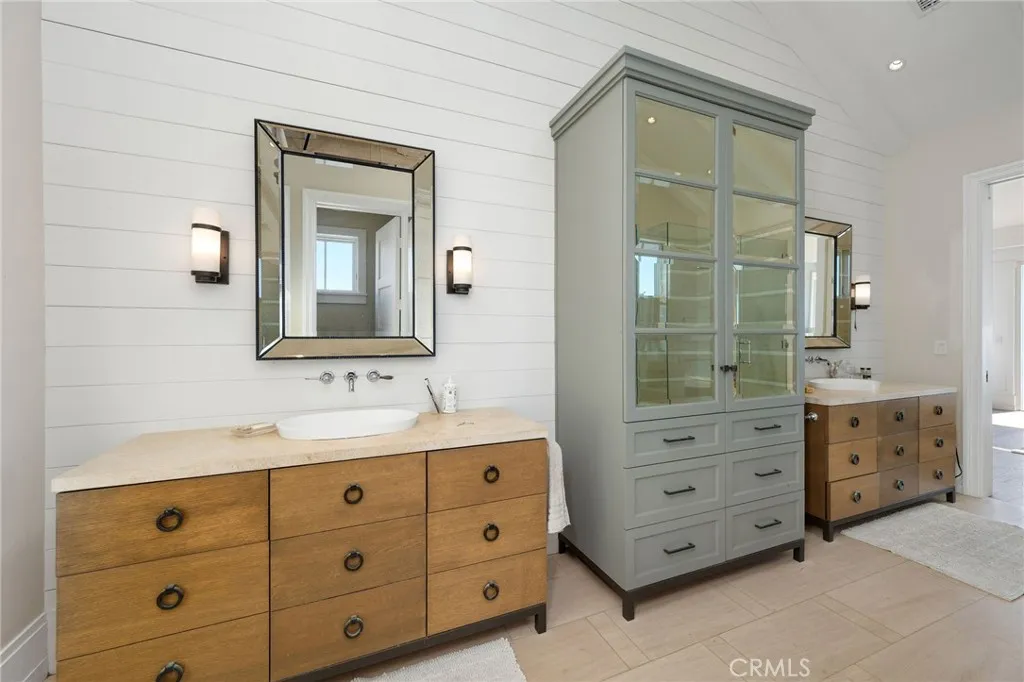 Dana Point, California 92624, United States, 4 Bedrooms Bedrooms, ,5 BathroomsBathrooms,Residential,Active,175447