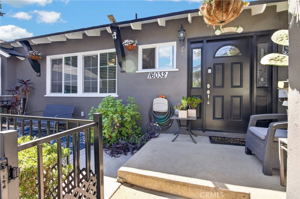 Photo of 16032 Knapp Street, North Hills, CA 91343 (MLS # SR26198001)