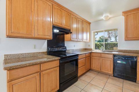 Photo of 32533 Regents Blvd Blvd, Union City, CA 94587 (MLS # 41120447)