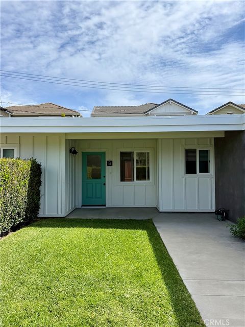 Photo of 384 16th Place Unit B Pl, Costa Mesa, CA 92627 (MLS # NP26074029)