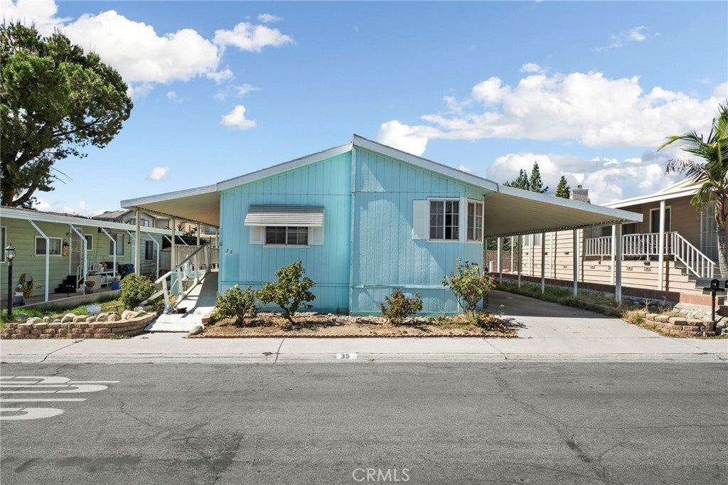 929 E Foothill 35